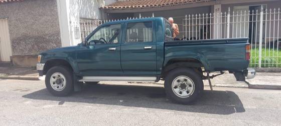 TOYOTA HILUX 2.8 SRS 4X4 CD 8V DIESEL 4P MANUAL